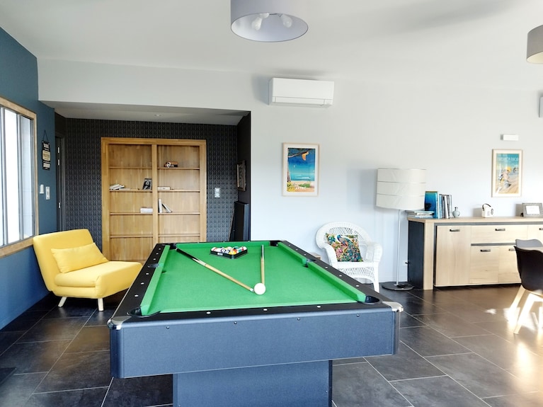 4* Villa With Indoor Swimming Spa, Billiards - La Rochelle