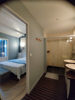 Shower, jetted bath, hair dryer - 4* villa with indoor swimming spa, billiards (Aytré)