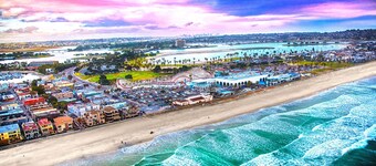 6 Beds, Hot Tub, King Bed, 6 Parking, Big Yard