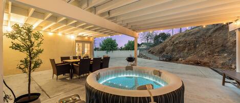 تناول الطعام بالخارج