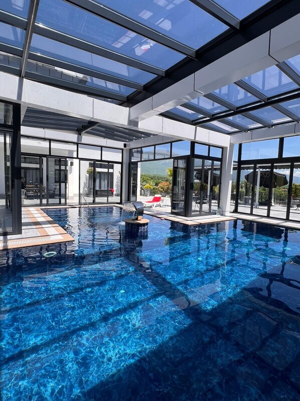 Minibár, széf a szobában, ingyenes wifi és ágynemű