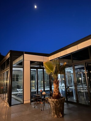 Exterior - White House (Radac)