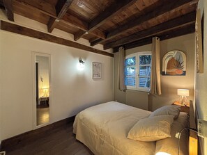 Bureau, fer et planche à repasser, Wi-Fi gratuit, draps fournis