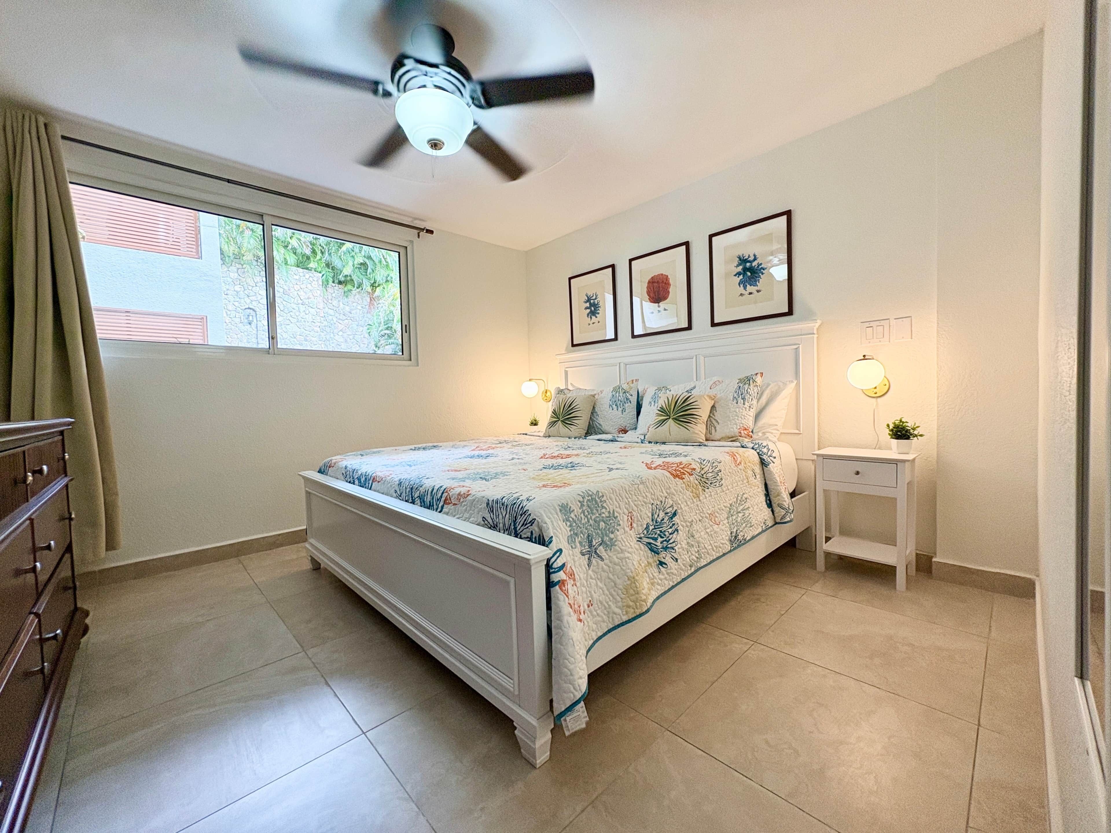 Tabla de planchar con plancha, wifi, ropa de cama