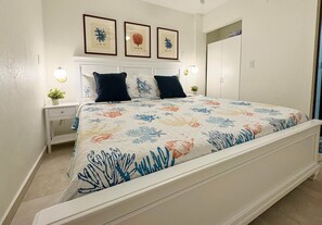 Tabla de planchar con plancha, wifi y ropa de cama 