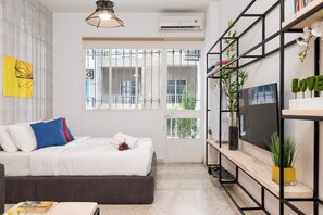 Studio, 1 Double Bed, Kitchen | Blackout drapes, iron/ironing board, free WiFi - Garage Studio in Mar Mikhael (Beirut)