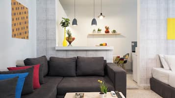 Studio, 1 Double Bed, Kitchen | Living area | 38-inch Smart TV with cable channels, streaming services