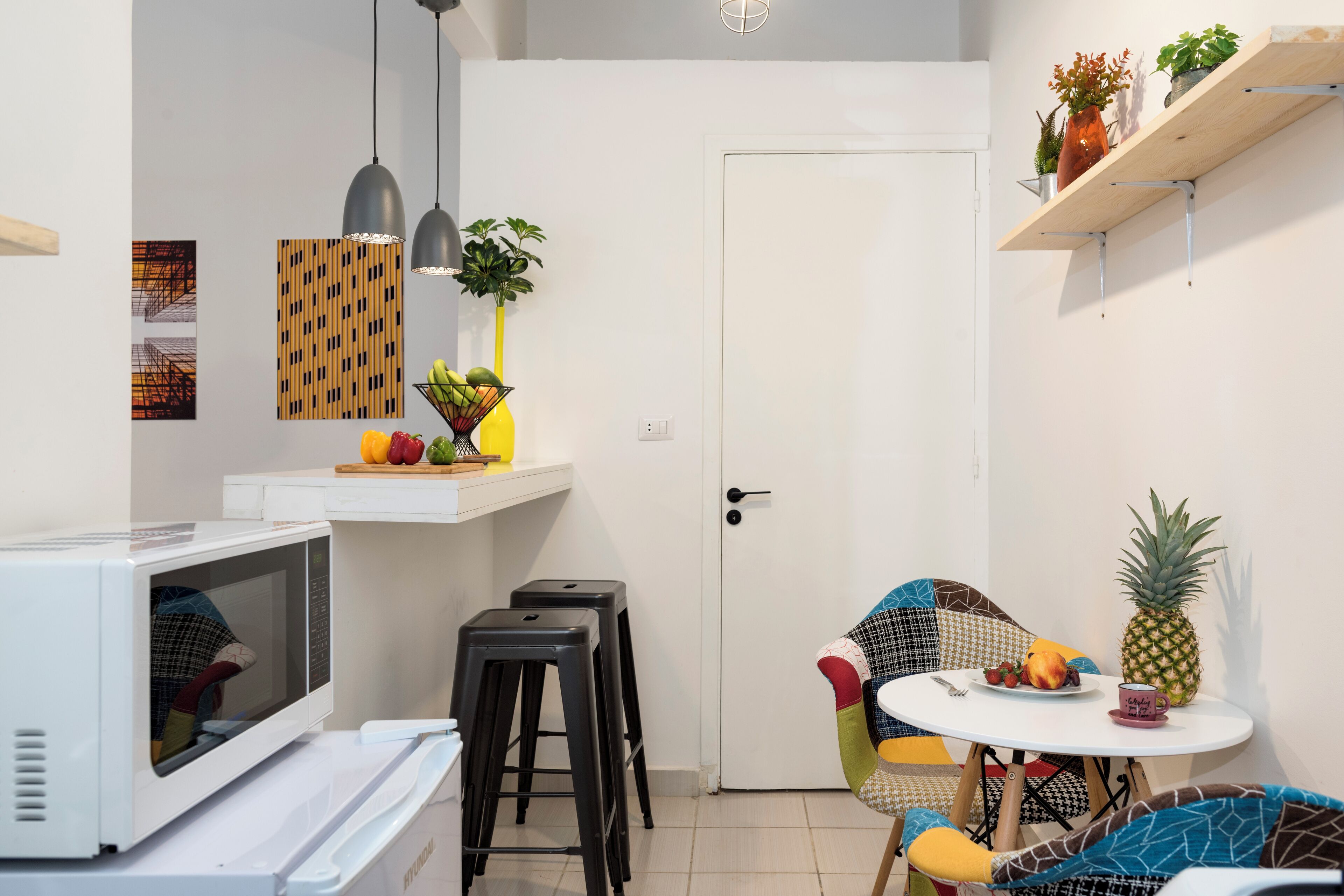 Studio, 1 Double Bed, Kitchen | Private kitchen | Mini-fridge, microwave, oven, stovetop