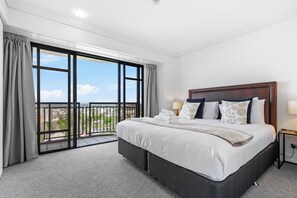 Iron/ironing board, free WiFi - Modern 1BR Escape Central Auckland (Auckland)