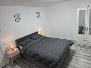 2 bedrooms, iron/ironing board, WiFi - South Liverpool Cozy Home (Liverpool)