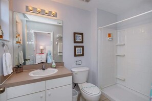 Shower, hair dryer, towels, soap - Resort Style Kissimmee Home with Screened Pool Hot Tub and BBQ Near Disney World (Kissimmee)