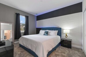 9 bedrooms, WiFi, bed sheets - Spacious Kissimmee Home with Pool, Hot Tub, Game Room and Theater Near Disney (Kissimmee)