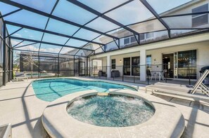 Indoor pool - Stunning Kissimmee Lakefront Villa with Pool, Sleeps 18, Near Disney World (Kissimmee)