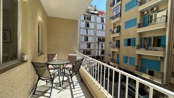 Monolocale, 1 letto matrimoniale, balcone, vista città | Balcone