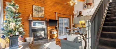 Cabin, Multiple Beds, Patio, Garden View (Whitetail Cabin) | Living area