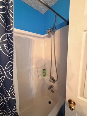 Towels, soap, toilet paper - Nice 2 bedroom home with backyard only 15 mins outside of Atlanta. (Detroit)