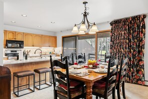 Dining - Avon Getaway | Private Hot Tub & Mountain Views (Avon)