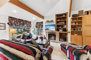 Smart TV, fireplace - Avon Getaway | Private Hot Tub & Mountain Views (Avon)