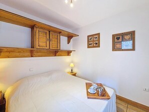 2 bedrooms, WiFi - Ground floor, swimming pool, balcony, tv, ski locker, 50m², Les Menuires (Les Menuires)