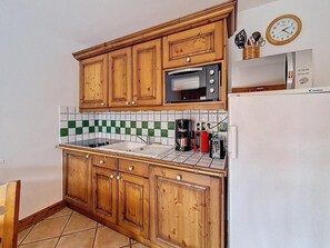 Frigorifero, microonde, lavastoviglie, macchina per tè/caffè