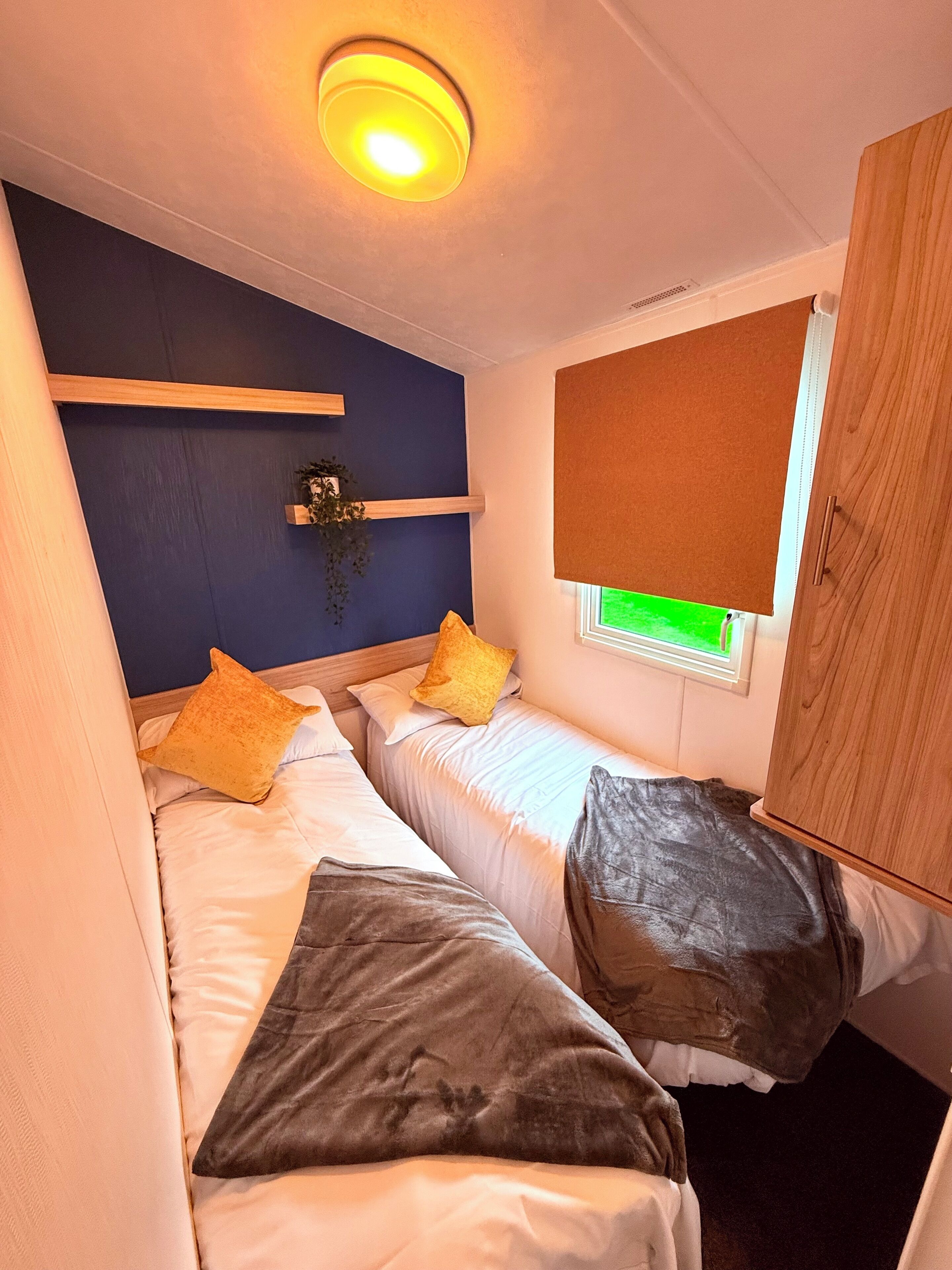 3 bedrooms, iron/ironing board, WiFi (free), bed sheets