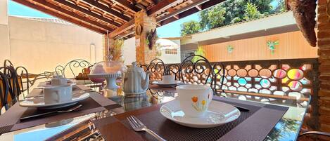 屋外ダイニングエリア