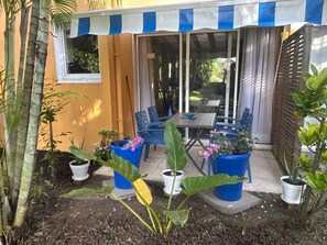 Outdoor dining - Cocon Tropical (Sainte-Anne)