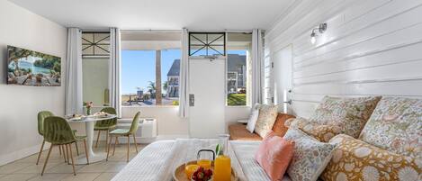 Fer et planche à repasser, Wi-Fi gratuit, draps fournis