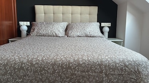 3 bedrooms, iron/ironing board, free WiFi, bed sheets - Penthouse Cortegada (Boiro)