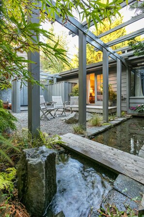 Unclassified image, 3 of 71, button - Gordy`s Place (Bainbridge Island)