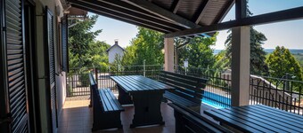 Tranquil 3-bedroom villa with AC in lovely Ovcara