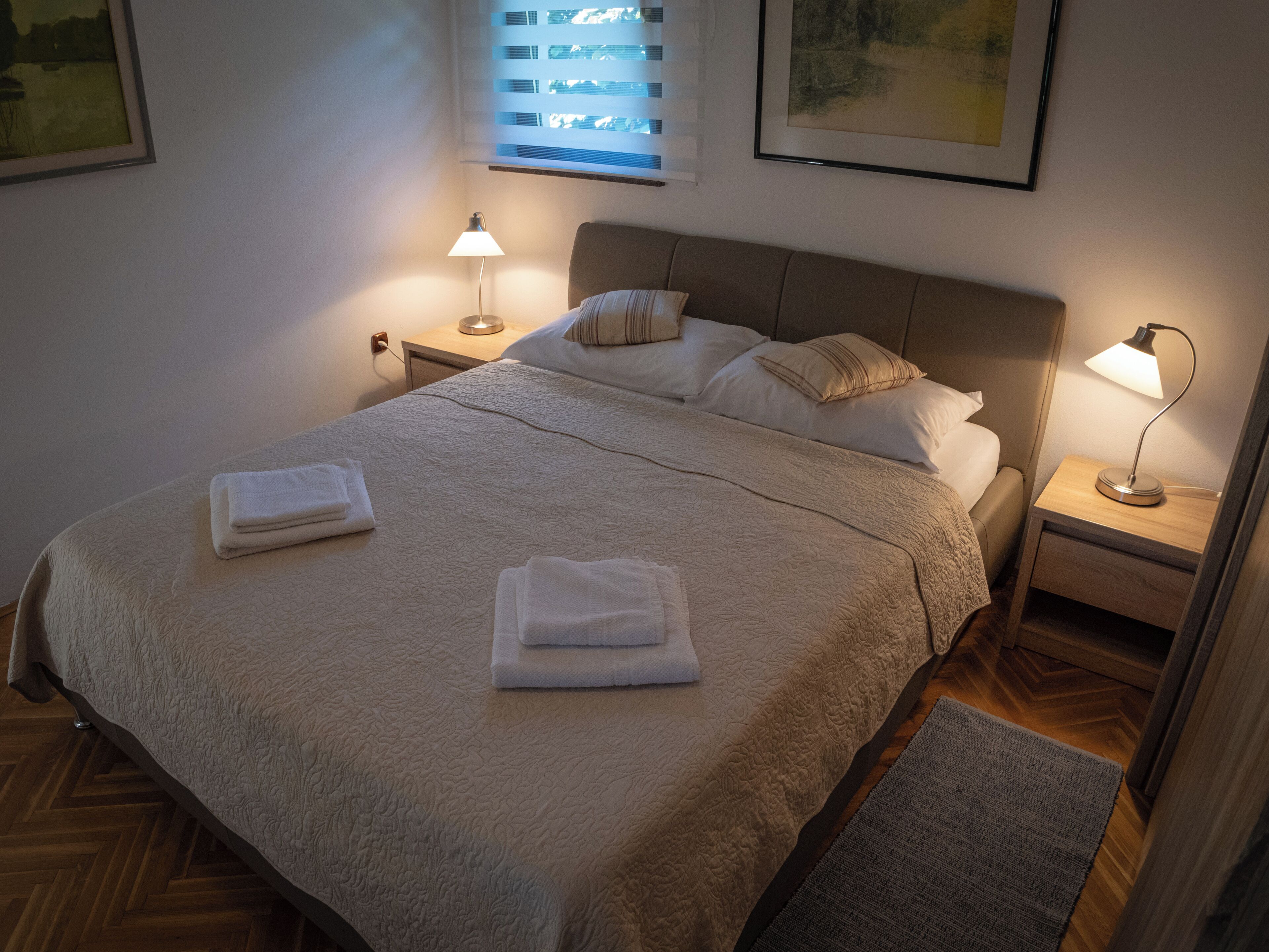 Iron/ironing board, WiFi, bed sheets