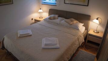 Iron/ironing board, WiFi, bed sheets