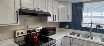 2-bedroom townhome in tranquil Cape Coral & Heated pool close to Yacht Club area