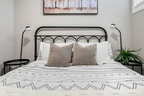 Desk, WiFi, bed sheets