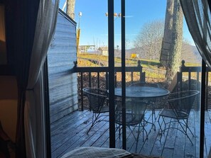 Dining - First Floor Slope Side Wintergreen Condo – Ski In / Ski Out (Wintergreen Resort)