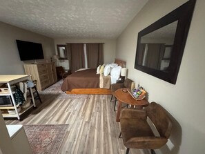 1 slaapkamer, een strijkplank/strijkijzer, wifi, beddengoed