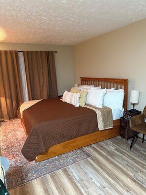 1 dormitorio, tabla de planchar con plancha, wifi y ropa de cama