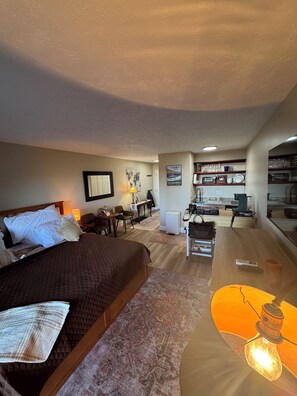 مكواة/لوح كي وواي فاي وملاءات أسرّة