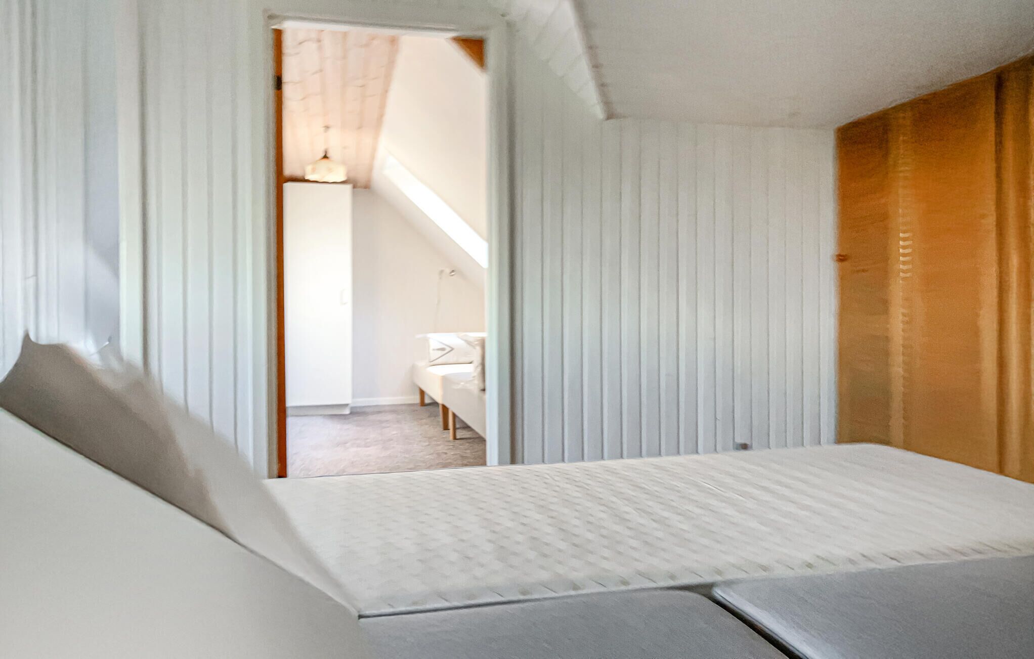 Travel crib, free WiFi