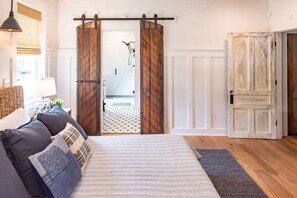 4 Schlafzimmer, Schreibtisch, Bügeleisen/Bügelbrett, Reisekinderbett