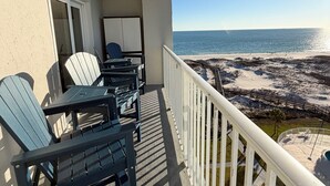 Property grounds - The Coastal Turtle - Modern Beach Front Retreat (Gulf Shores)