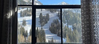 Suite/Loft Room at the Iron Blosom in Snowbird- walk to lifts