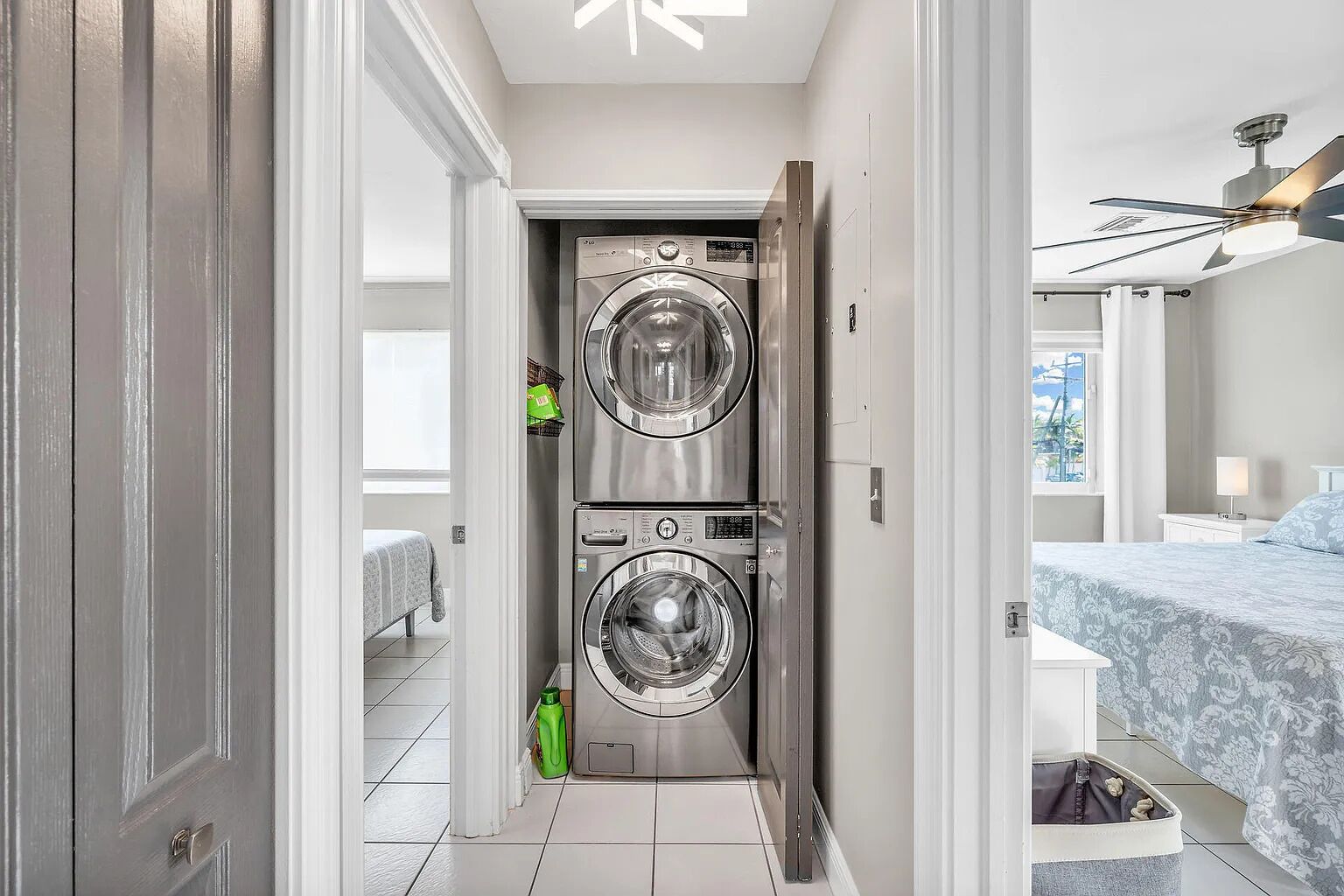 Een strijkplank/strijkijzer, gratis wifi, beddengoed