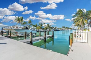 Marina - Canalfront 3BR Home w/ Private Dock, Boat Ramp & Large Deck in Key Colony Beach (Key Colony Beach)