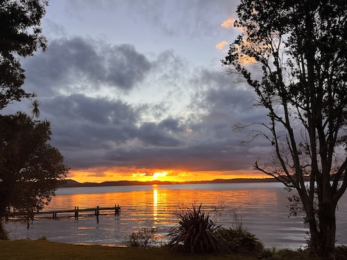 Lake Rotoiti - Absolute Lakefront