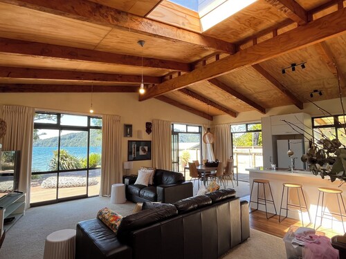 Lake Rotoiti - Absolute Lakefront