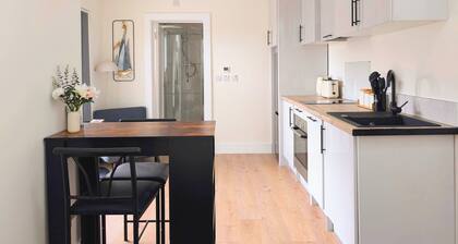 1-bedroom garden apartment in the foothills of Dublin Mountains.