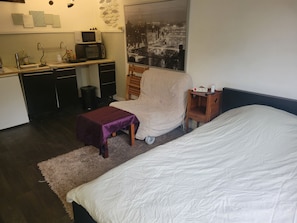 Iron/ironing board, WiFi, bed sheets - Beautiful Studio Near Porte D'Orléans (Paris)