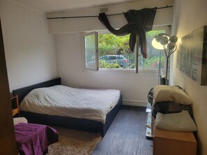 Iron/ironing board, WiFi, bed sheets - Beautiful Studio Near Porte D'Orléans (Paris)